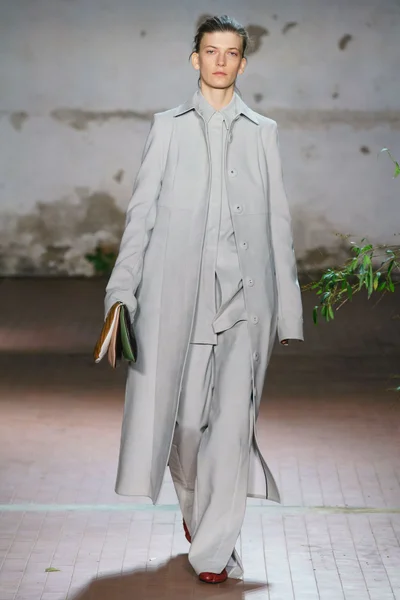 Look 29